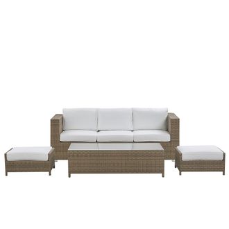 Beliani Conjunto De Muebles De Jard&iacute;n Sof&aacute; De 3 Plazas De Rat&aacute;n Sint&eacute;tico Marr&oacute;n Con Mesa Y 2 Otomanas Cojines Blancos Belluno