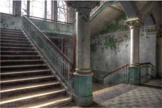 Schubiger M&ouml;bel Digitaldruck auf Acrylglas Lost Place Treppenhaus 1