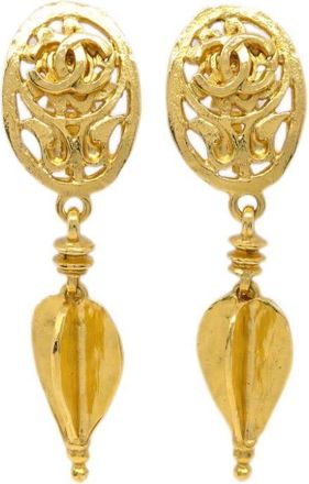 Chanel 1995 CC cut-out dangle clip-on earrings - women - Gold Plated - One Size