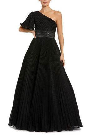 Mac Duggal Pleated Shimmering Georgette One Shoulder Gown in Black at Nordstrom, Size 12