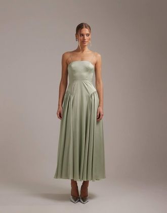 Asos Vestito da damigella verde chiaro con spalline sottili, gonna al polpaccio, dettagli allacciati e vita scesa