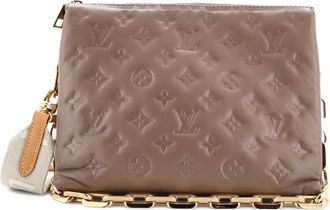 Louis Vuitton Borsa a tracolla Coussin Bag PM in pelle di agnello goffrata con monogramma - Toni neutri