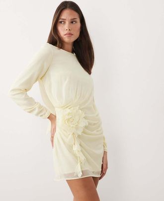 Asos Vestito corto color limone drappeggiato con schiena scoperta e decorazione floreale-Giallo
