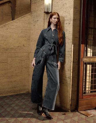 Topshop Tolu Coker x Topshop - Tuta jumpsuit in denim blu profondo con gamba cilindrica a design circolare