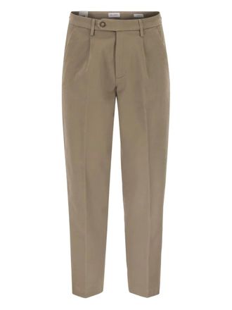 Re-hash pleats chino trousers - Neutrals