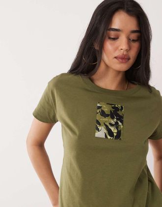 A|X Armani Exchange T-shirt kaki con logo applicato-Verde