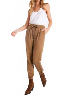 Bella Dahl Luna Pleat Front Jogger Pants In Topaz Brown