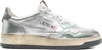 Autry Zilveren Sneakers voor Mannen - Heren - Sneakers - Grijs - 40 EU - Leer - Schoenen