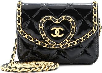 Chanel Heart Chain Flap Bag Quilted Patent Mini crossbody bag - Zwart