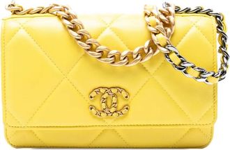 Chanel 2021-2025 Quilted Lambskin 19 Wallet on Chain satchel - Geel