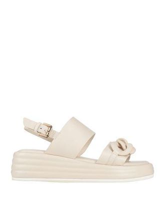 Emanuelle Vee Sandals