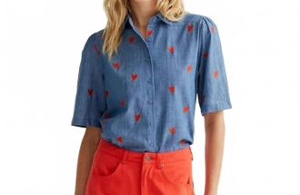 Compa&ntilde;&iacute;afant&aacute;stica Heart Button Down Top In Denim