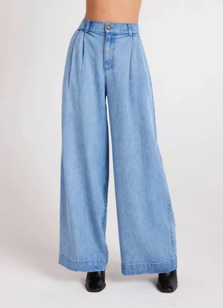 Bella Dahl Greta Pleated Wide Leg Trousers In Vintage Horizon Wash