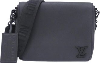 Louis Vuitton Black Shoulder Bag (Pre-Owned)