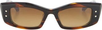 Valentino Garavani Geometrische Zwarte Zonnebril - Dames - Zonnebrillen - Bruin - 52 MM - Leer - Accessoires