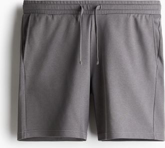 H&M Sweatshorts in Regular Fit - Grau