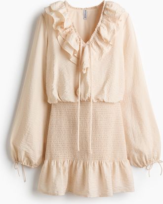 H&M Gekrepptes Volantkleid - Hellbeige