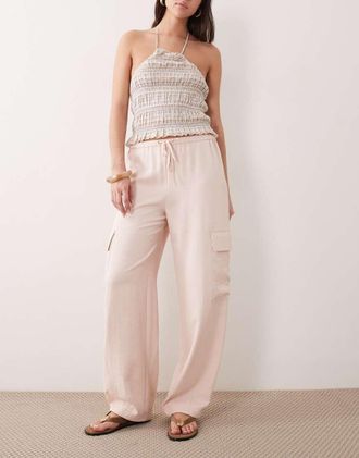 Miss Selfridge Pantaloni cargo fluidi sartoriali rosa pallido