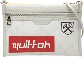 Louis Vuitton Pre-owned Cross Body Bags, female, Gray, Size: ONE SIZE Pre-owned Monogram Canvas Crossbody