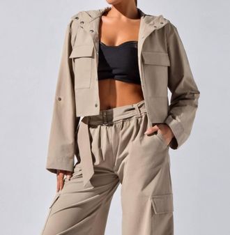 Heroine Sport Ava Cropped Lightweight Performance Jacket In Beige