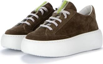 And&igrave;a Fora Womens Bosco Suede Sneaker In Green