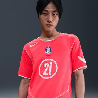 Nike Park Ji-sung South Korea 2004 Total 90 Reissue Nike Mens Soccer Replica Jersey in Red | IF2943-679