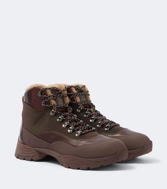 Brunello Cucinelli Botas de monta&ntilde;a con borrego