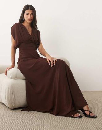 Tfnc Vestito lungo da damigella in chiffon a pieghe color cioccolato-Marrone