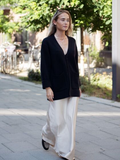 Effetto seta: come abbinare la gonna in satin quest’autunno