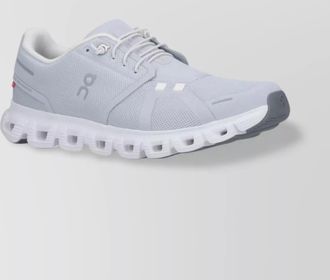 On low top sneakers with mesh upper and rubber outsole