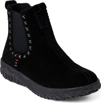 Minnetonka Chelsea Tread Boot in Black at Nordstrom, Size 6.5