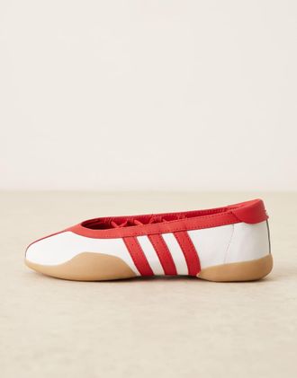 adidas Originals Taekwondo Mei - Sneakers stile ballerine bianche e rosse con suola in gomma-Bianco