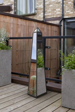 MirrorOutlet Black Metal Edged Mirrored Garden Ornament (100CM X 20CM X 20CM) | Size: 1 Pack
