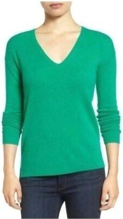 Halogen Cashmere Classic V-Neck Side Slit High Low Sweater In Green
