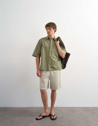 Topman Camicia giacca corta comoda a maniche corte verde oliva a contrasto con motivo a spina di pesce