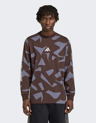 adidas adidas Performance - AMG - Top a maniche lunghe color caff&egrave; aurora e onice con stampa mimetica-Marrone