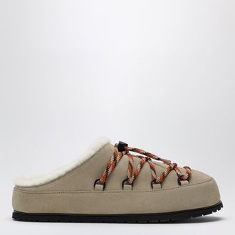 Prada Sabot in suede color deserto con lacci intrecciati