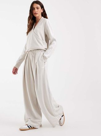 adidas Originals x Jennie pantaloni da tuta a pieghe beige chiaro-Marrone