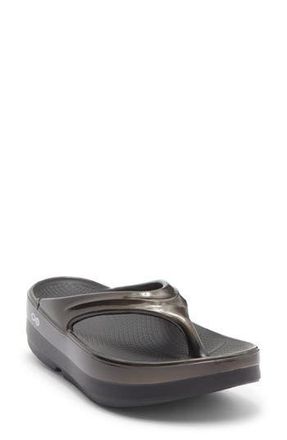 Oofos OOmega OOlala Luxe Flip Flop in Black/Titanium Mirror at Nordstrom Rack, Size 7
