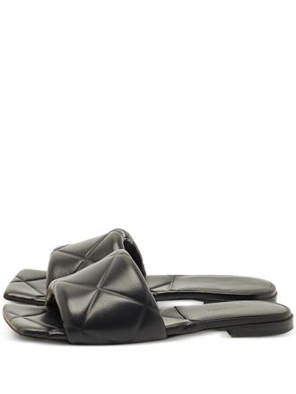 Bottega Veneta quilted leather flat sandals - Black