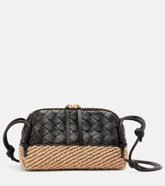 Bottega Veneta Bolso cruzado Concert de piel y rafia