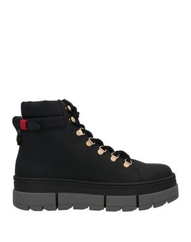 Bottines noires à petit talon et zip argenté