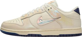 Nike Fitness, Dames, Beige, 36 1/2 EU, Leer, Dunk Low Jewel Swoosh