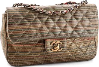 Chanel Kleine schoudertas met veelkleurige streep en raffia-effect - Goud