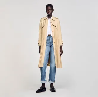 Sandro Gabardina plisada con cinturón