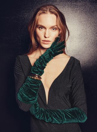 Simons Womens Long velvet gloves