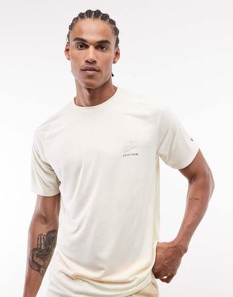 Nike Stride Dri-FIT - T-shirt bianco sporco con stampa