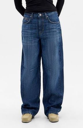 BDG Logan Stripe Barrel Leg Jeans in Blue at Nordstrom Rack, Size 24 X 32