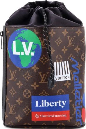 Louis Vuitton Chalk Sling Bag Limited Edition Logo Story canvas crossbodytas met monogram - Bruin