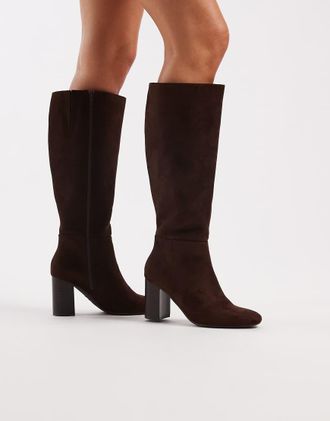 New Look Stivali con tacco largo in camoscio sintetico marrone medio